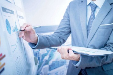 Your Money Is At Risk When Trading 1