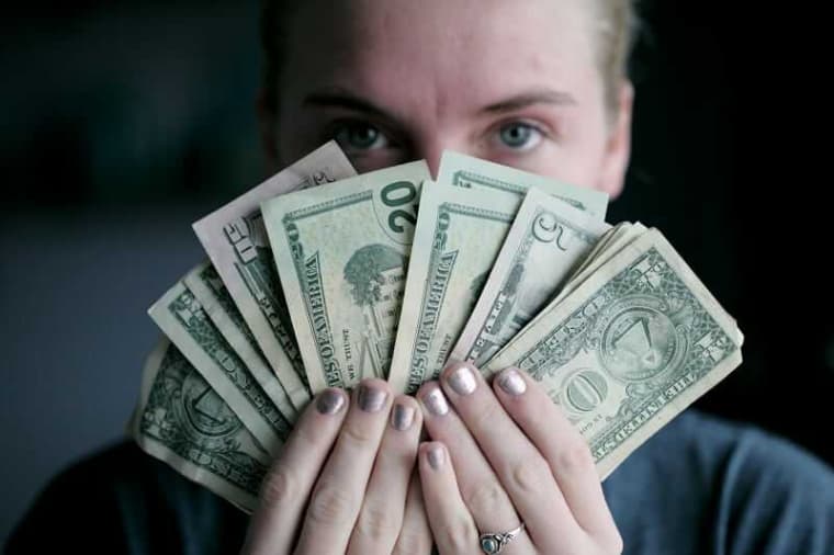 The pattern day trader rule requires the 25 000 minimum capital 