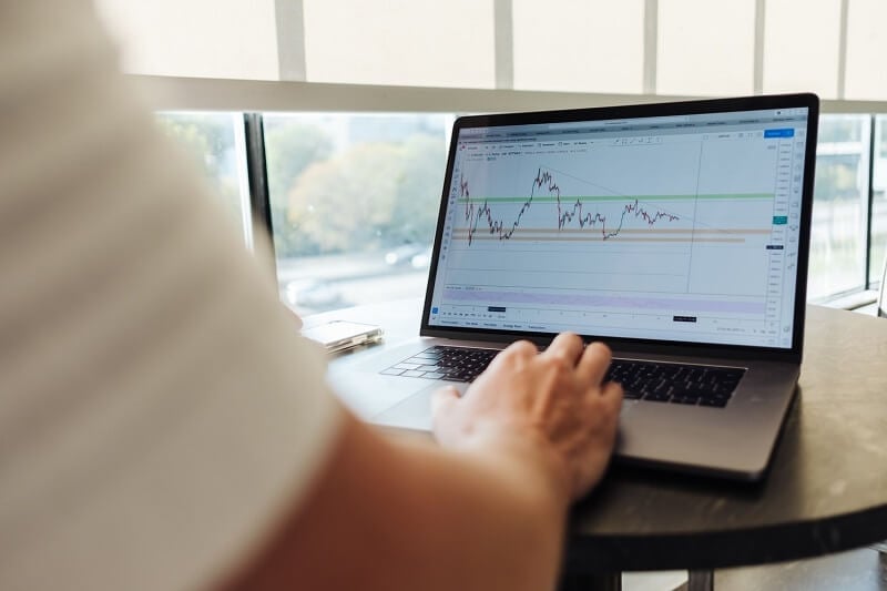 Master P/E Ratios for Stock Valuation